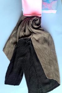 mood shifting black & grey scarf